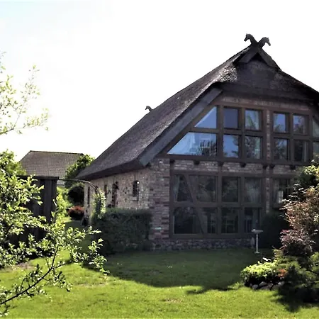 Landhauswohnungen Mitten Auf Ruegen - Steuerbord Holiday home Thesenvitz
