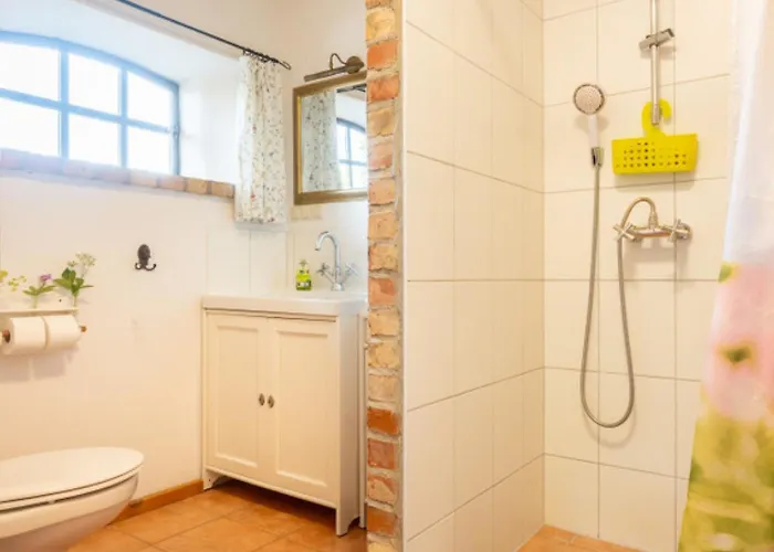Landhauswohnungen Mitten Auf Ruegen - Steuerbord Vakantiehuis Thesenvitz